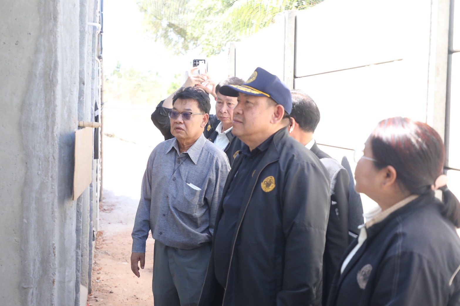 title - “ส.ป.ก. ไม่ทิ้งใครไว้ข้างหลัง” เลขาฯ สั่งลุย ศูนย์เคลื่อนที่ เร่งช่วยเกษตรกรในเขตปฏิรูปที่ดินในพื้นที่เสี่ยงภัย